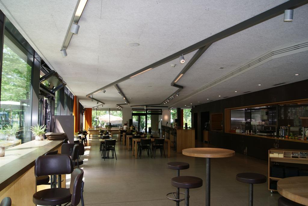 Youth Hostel *
