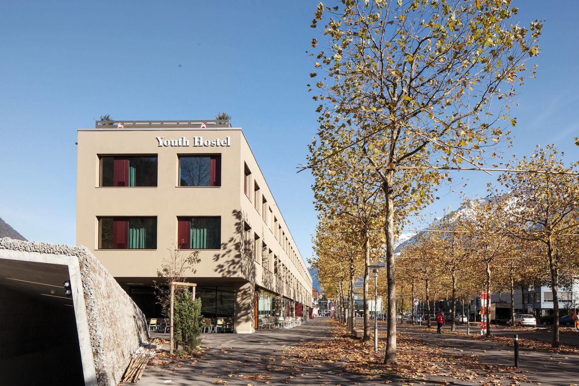 Youth Hostel *
